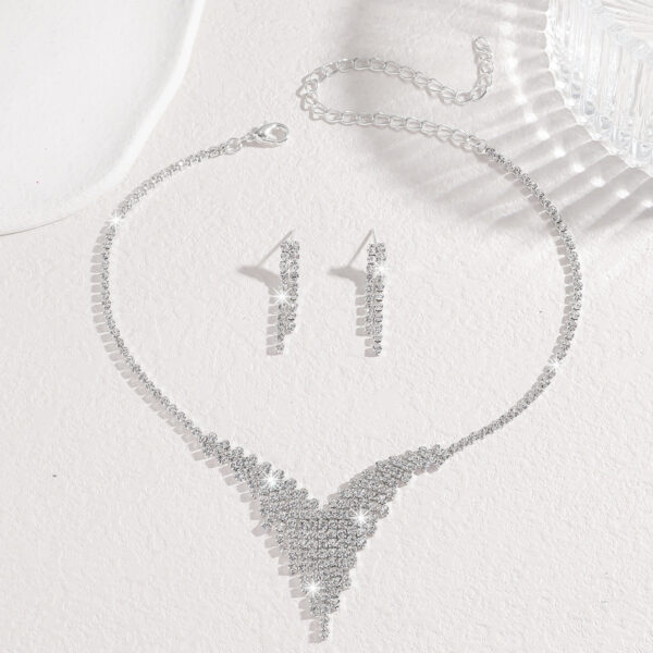 Metal Rhinestone Banquet Necklace Jewelry Suit - Image 3