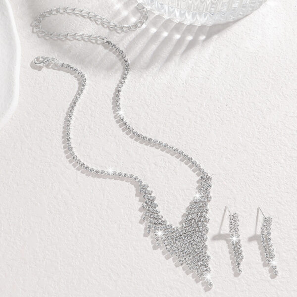 Metal Rhinestone Banquet Necklace Jewelry Suit - Image 6
