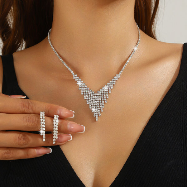 Metal Rhinestone Banquet Necklace Jewelry Suit - Image 4